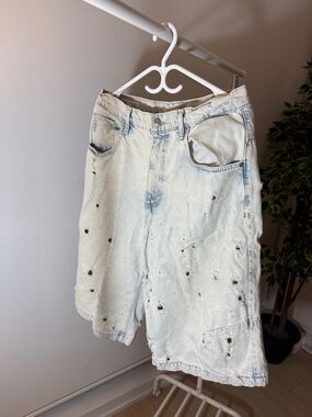 Zara Light Wash Distressed Denim Shorts